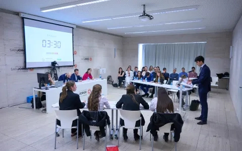 La VI Liga de debate de la USJ aborda la libertad de expresión frente a la cultura de la cancelación 