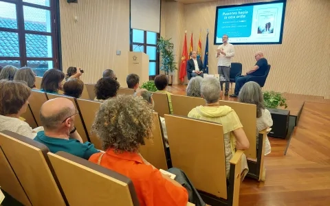 Presentación del libro 'Puentes hacia la otra orilla', de Eugenio Boatella