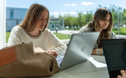 El grado en Ingeniería Informática de la USJ se podrá cursar en modalidad dual para reforzar aún más la inmersión de los alumnos en las empresas