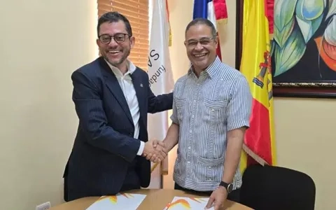 UNISVA y CAES ACADEMY firman convenio para certificar programas de diplomados y formación continua