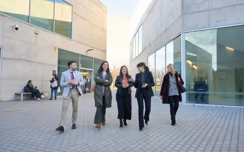 La nueva presidenta del Colegio Oficial de Enfermería visita la Universidad San Jorge 