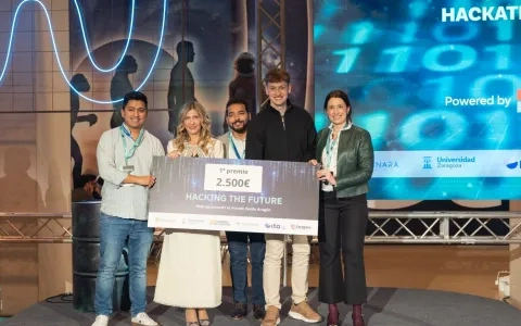 El equipo del egresado de la USJ Luis Ángel Peralta, ganador del hackathon The Wave 2026 en Zaragoza