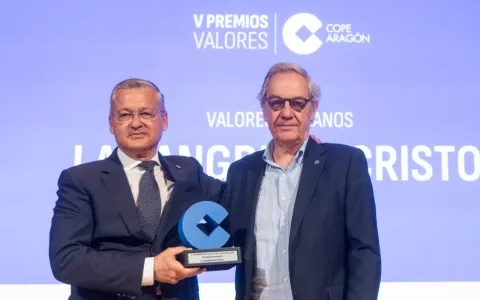 Grupo San Valero entrega el premio 'Valores Humanos' de Cope a La Hermandad de la Sangre de Cristo 