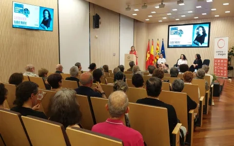 La fotógrafa Isabel Muñoz recorre su trayectoria profesional en una charla enmarcada en la Summer Foto ZGZ 