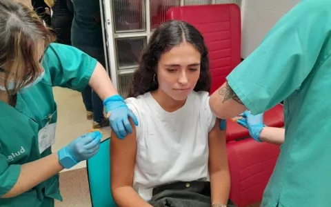 Estudiantes de Ciencias de la Salud participan en las jornadas de vacunación frente a la gripe y la COVID