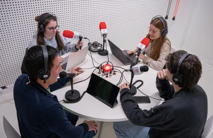 ESTUDIOS DE RADIO Y CABINAS DE EDICIÓN