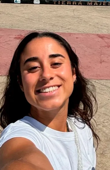 Las primeras semanas  fueron emocionantes y llenas de descubrimientos. Ensenada, con su ambiente costero y vibrante vida local, se mostró acogedora desde el principio. El campus de la UABC nos ofreció un entorno muy acogedor con eventos de bienvenida y actividades para integrar a los nuevos estudiantes tanto locales como internacionales.  Las clases son muy didácticas y entretenidas al mismo tiempo por lo que vamos a aprender mucho y de forma diferente a la que estamos acostumbrados. . Esta experiencia nos hará crecer tanto a nivel personal como profesional en todos los ámbitos y estamos muy agradecidos por ello.